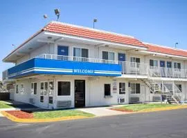 Viesnīca Motel 6-Fresno, CA - Blackstone South pilsētā Frezno