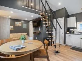 Pelican Cliff Cottage - Tiny Home at Hampton Beach
