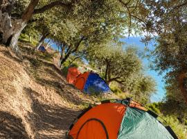 Blue Camping in Borsh, Vlorë, отель в Борше