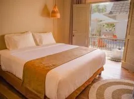 Hu'u Beach Front Hotel