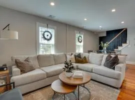 5 Mi to Boston & Airport! Townhome w/ Skyline View