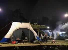 camp asri, hotel u gradu Bukitingi