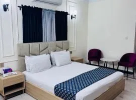 E Town Room Guest House Karachi