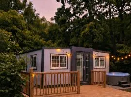 Modern Container Home Private Hot Tub & Fire Pit Near Pipestem State Park