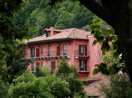 A picture of the hotel: Churrut Hotel