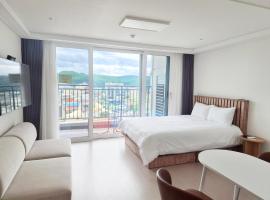 SurfResort INN-The City YangYang, хотел в Янгянг