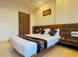HOTEL VRINDA 966O9O1OO6 Old city Just 750mtr from City palace By SK