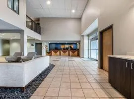 Days Inn & Suites by Wyndham Thunder Bay