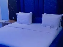 Savannah Suites