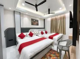 NEAR SHREE RAM JANM BHOOMI - HOTEL SHREE RR - Wi-Fi - Parking- Luxury Rooms - Best Family Hotel In Ayodhya
