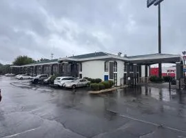 Days Inn & Suites by Wyndham Tuscaloosa - Univ. of Alabama