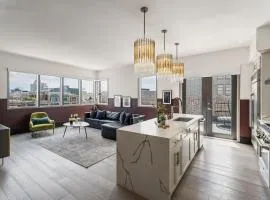 Downtown Corner Penthouse w Private Terrace Suite Hotel