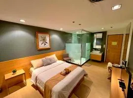 Deluxe Room - 1 Queen Size