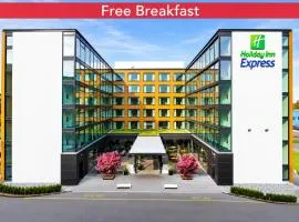Holiday Inn Express Zürich Airport by IHG