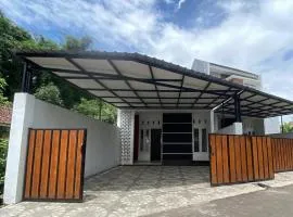 OYO 95348 Kost Baituna Syariah