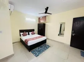Hotel Blueberry - Noida sector 34 Metro