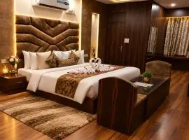 Hotel KMG Air Cooled,Zirakhpur Chandigarh ,Couple first choice ,verified hotel