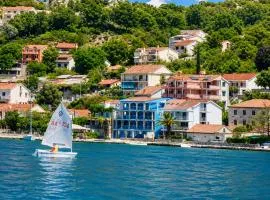 MAXIM AZURE RESIDENCE Waterfront ApartHotel