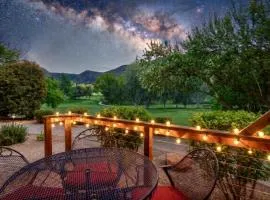 Stylish Townhome on Golf Course Red Rock View