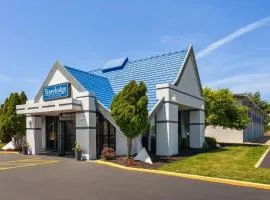 Travelodge by Wyndham Milwaukee