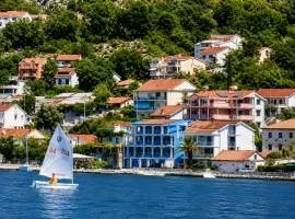 MAXIM AZURE RESIDENCE Waterfront ApartHotel