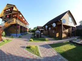 Hotel-complex Mizh Triokh Ozer