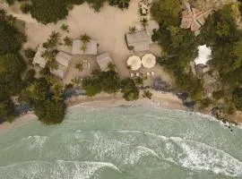 UNÚ Beach Hotel