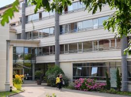 Hôtel Valpré, hotel v destinaci Écully