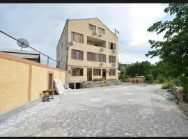 Vard & Garden Hotel