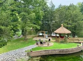 Stylish 4BR Lakefront Cabin w Hot Tub