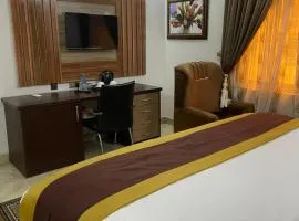 Immaculate Diamond Hotel and Apartments