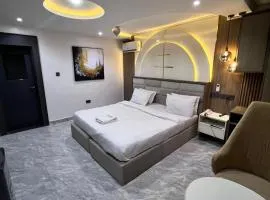 Hansbro Suites And Apartments