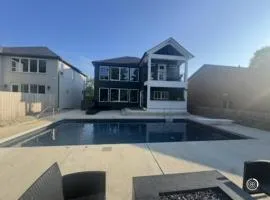 Modern Pool Home 5 bedroom