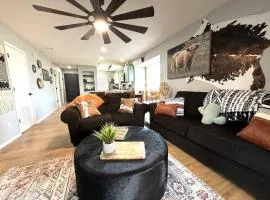 Modern Comfort: Updated Cozy Condo in Indian Point