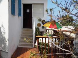 Hotel fotoğraf: The Artist's House Overlooking the Bay of Haifa