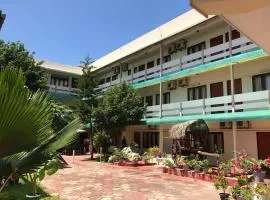 Gnaanams Hotel and Restaurant, hotel in Jaffna