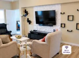 Stylish 3 Bedroom retreat near Downtown and Outlet