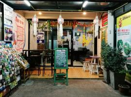 酒店照片: Near the park backpack House