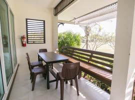 Nisasiri Boutique Resort, hotel in Laem Sing