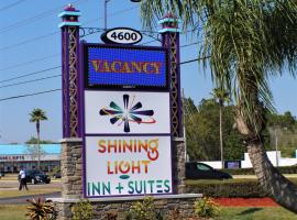 Shining Light Inn & Suites, hotell Kissimmees