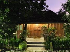 Hotel Photo: Homestay Tembi