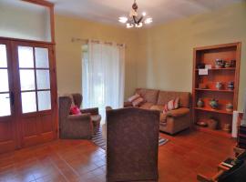 Casa Rural La Perra Gorda, hotel in Zorita