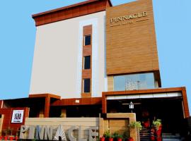 होटल की एक तस्वीर: Pinnacle by Click Hotels, Lucknow