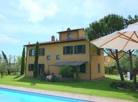 Hotel Photo: Cozy Farmhouse in Cortona with Pool