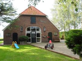 Hotelfotos: Detached farmhouse with play loft