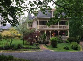 Fotos de Hotel: Fallen Tree Farm Bed and Breakfast