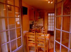 Hotel Foto: Cozy Cottage in Vaires sur Marne with Garden