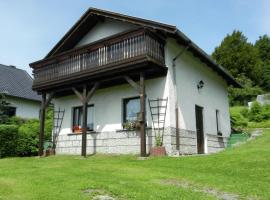 Hotel foto: Appealing holiday home in Altenfeld with terrace