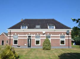 Hotel Foto: Quaint Farmhouse in Haarlo near the Forest