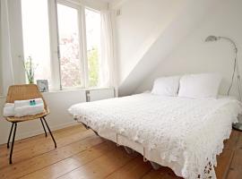 ホテル写真: Beautiful 2 floor Vondelpark apartment.